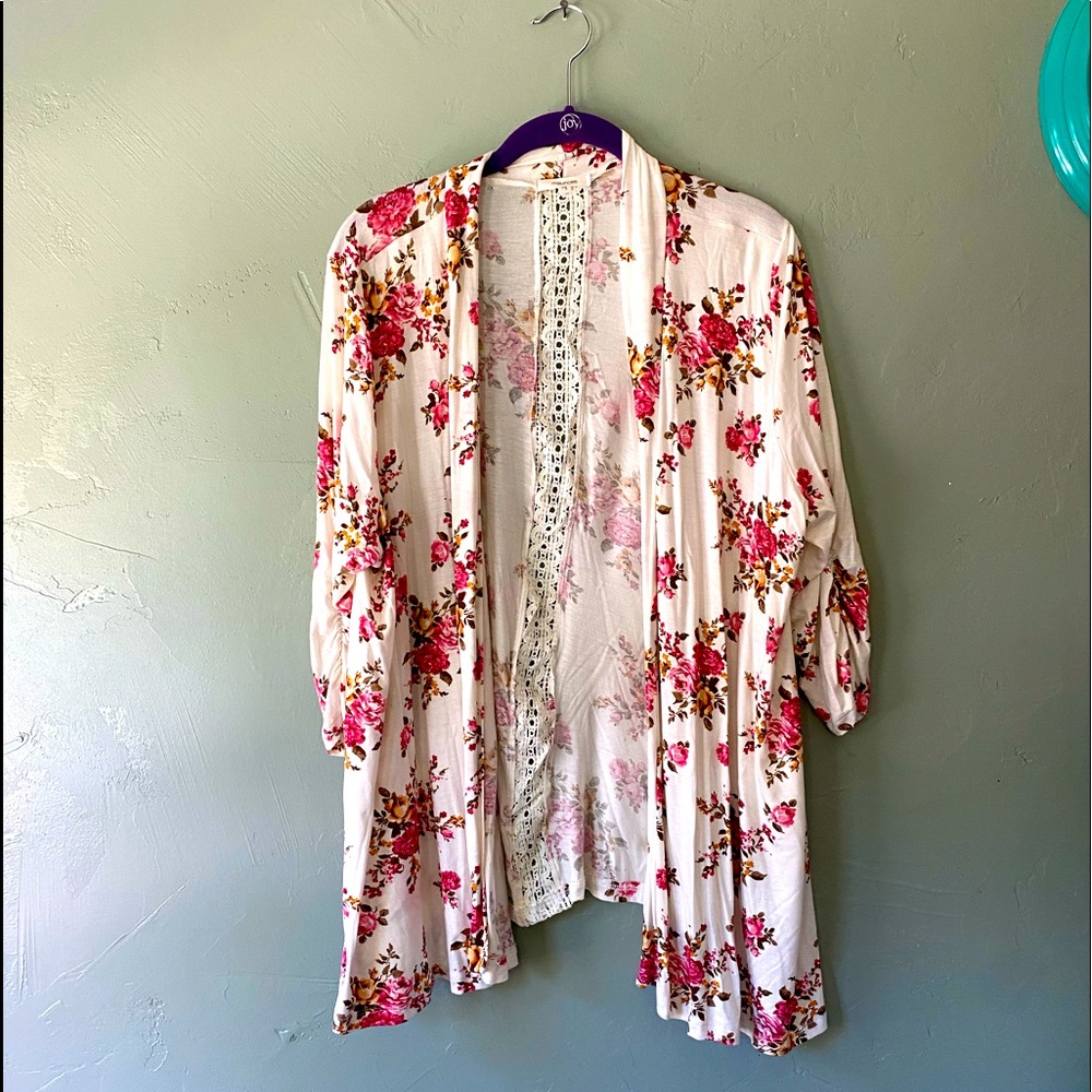 Floral cardigan with 3/4 sleeves and lace insert, size 0